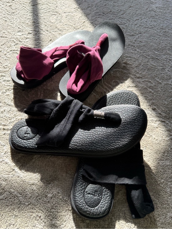 Sanuk Shoes - Bundle of 2 Sanuk Yoga Sling 2 Sandals in Black and Maroon colors